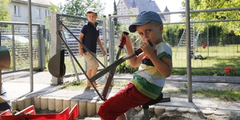 Mit dem Bagger im Sand